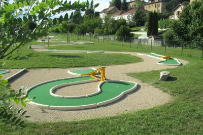Camping Les Bords du Guiers - Minigolfplatz auf dem Campingplatz