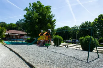 Camping Les Charmilles -  Spielplatz auf dem Campingplatz