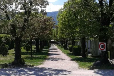 Camping Les Charmilles - Campingplatzanlage im Grünen