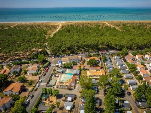 Camping Les Flots Bleus