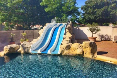 Camping Les Gros Joncs - Wasserrutsche im Poolbereich auf dem Campingplatz