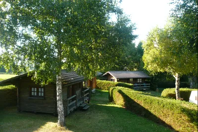 Camping Les Hirondelles -  Mobilheime im Grünen auf dem Campingplatz