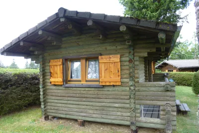 Camping Les Hirondelles - Mobilheim auf dem Campingplatz