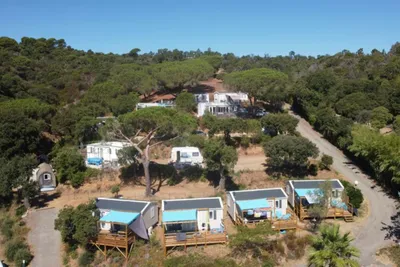 Camping Les Lauriers Roses - Ferienwohnungen im Grünen auf dem Campingplatz
