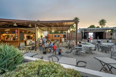 Camping Les Marsouins - Ciela Village - Terrasse des Restaurants auf dem Campingplatz