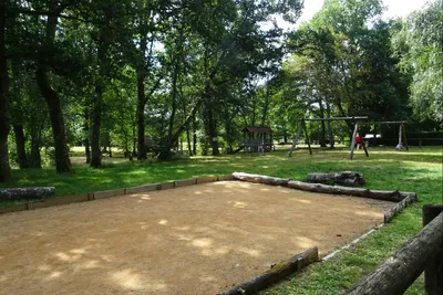 Camping Les Mésanges - Spiel- und Sportplatz auf dem Campingplatz