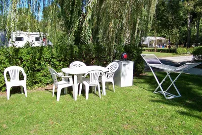 Camping Les Peupliers - Premium-Stellplatz im Grünen