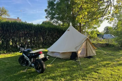 Camping Les Saules de Cormery - Zeltplatz auf dem Campingplatz