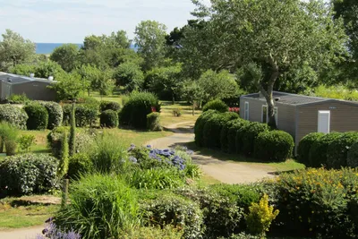 Camping Les Vergers de Squividan - Camping im Grünen
