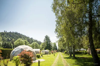 Camping Les Volcans - Außenansicht Glamping-Zelte