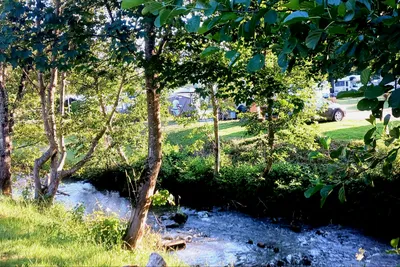 Camping Leukbachtal - Blick auf den Fluss am Campingplatz