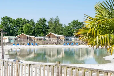 Camping L'Evasion - natur-pool und mietunterkünfte auf dem Campingplatz