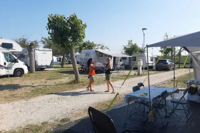 Camping Lido di Classe - Standplätze auf dem Campingplatz
