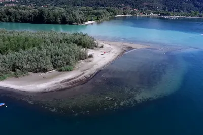 Camping Lido Toce - Vogelperspektive auf den Campingplatz am See