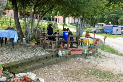 Camping Lo Schioppo - Campers auf dem Campingplatz