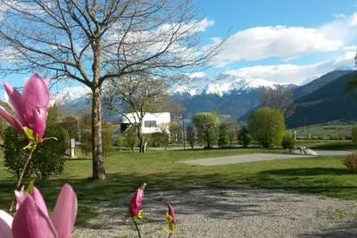 Camping Mals - Wohnwagenstellplatz vom Campingplatz mit Blick auf die Alpen