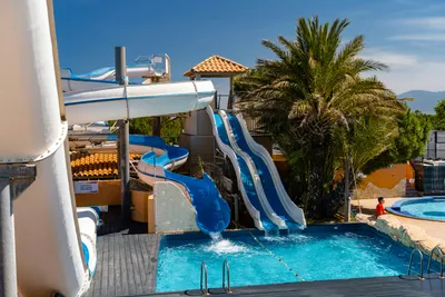 Camping Mar Estang - Freibad mit Wasserrutschen