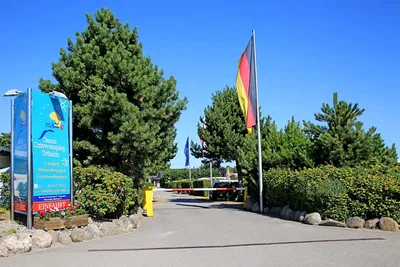 Camping Mare  -  Einfahrt vom Campingplatz im Grünen