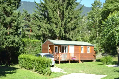 Camping Marie France  - Mobilheim mit Terrasse auf dem Campingplatz