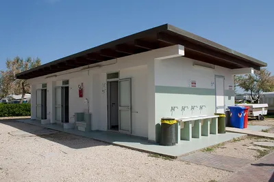 Camping Marinella  -  Sanitärgebäude vom Campingplatz