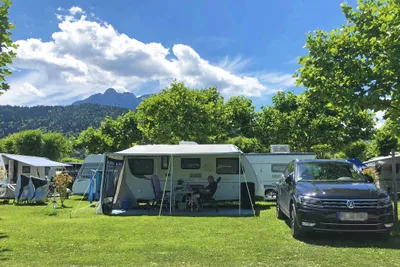 Camping Mario Village - Standplätze auf der Wiese auf dem Campingplatz
