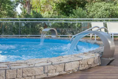 Camping Merendella - Wasserfälle im Pool