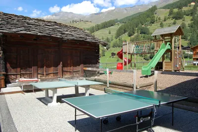 Camping Molignon - Spielplatz für Kinder und Tischtennisplatz auf dem Campingplatz