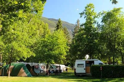 Camping Monte Bianco  -  Wohnwagen- und Zeltstellplatz im Grünen mit Blick auf die Berge