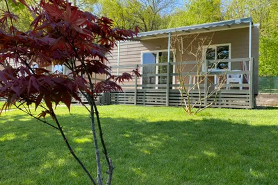 Camping Montorfano  - Mobilheim mit Terrasse auf dem Campingplatz