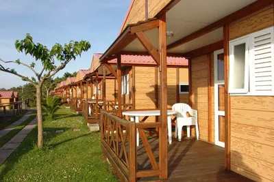 Camping Moreiras  -  Mobilheime mit Terrasse auf dem Campingplatz