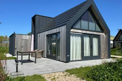Camping Muralt  - Mobilheim mit Terrasse auf dem Campingplatz