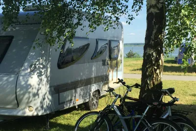 Camping Na Granicy - Wohnmobil- und  Wohnwagenstellplätze im Schatten der Bäume