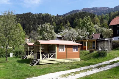 Camping Neubauer - Mobilheime mit überdachten Veranden auf dem Campingplatz
