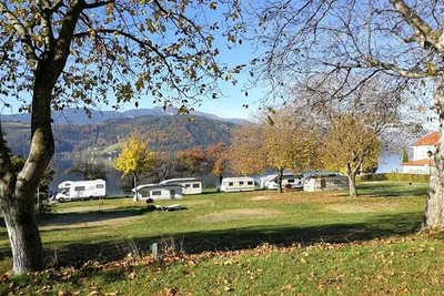 Camping Neubauer - Wohnwagen und Wohnmobile auf Stellplätzen