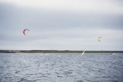 Camping Nordsee - Blick auf Kitesurfer auf der Nordsee