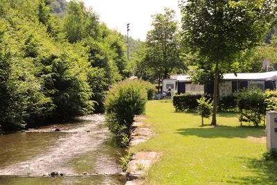 Camping Officiel de Clervaux - Stellplätze am Ufer des Flusses Clerf