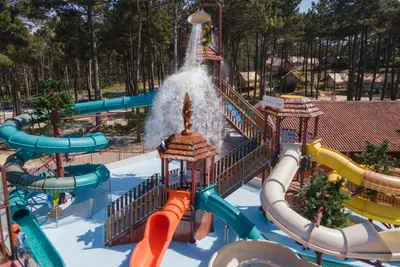 Vale Paraíso Natur Park - Blick auf die Wasserrutsche im Poolbereich auf dem Campingplatz