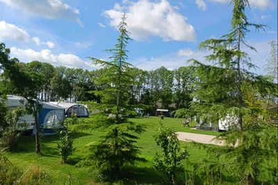 Camping Oldershof - Wohnmobil- und Wohnwagenstandplätze auf der Wiese