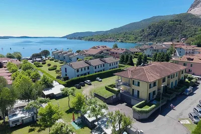 Camping Orchidea - Campingplatz Luftaufnahme mit Blick auf den Maggiore See