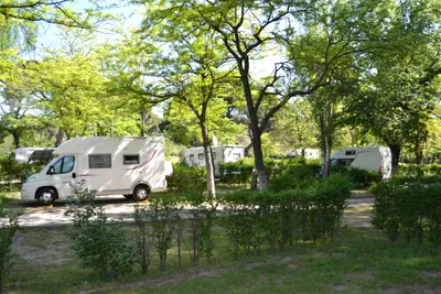 Camping Osuna -  Übernachtungsmöglichkeiten auf dem Campingplatz