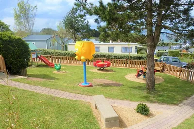 Camping de la Mer d'Iroise  -  Spielplatz vom Campingplatz im Grünen