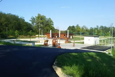 Camping Parco al Po  -  Einfahrt und Rezeption vom Campingplatz
