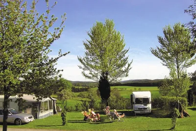 Camping Park Hammelbach  -  Camper am Wohnmobil auf dem vom Campingplatz