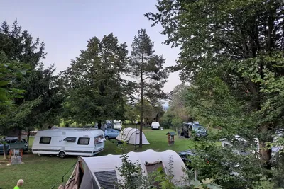 Camping Park  - Zeltwiese mit Wohnmobil- und  Wohnwagenstellplätzen
