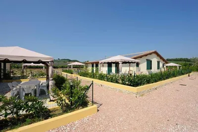 Camping Pian di Boccio  -  Mobilheime auf dem Campingplatz mit Veranda