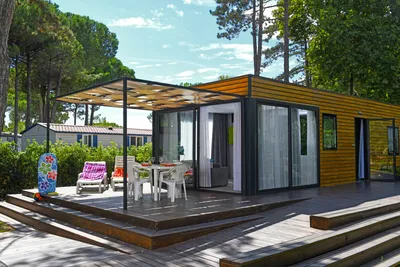 Camping Pino Mare - mobilheim mit terrasse und leuchtendem Glas