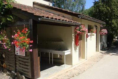 Camping Pittoresque  Camping La Plaine - Sanitärgebäude auf dem Campingplatz