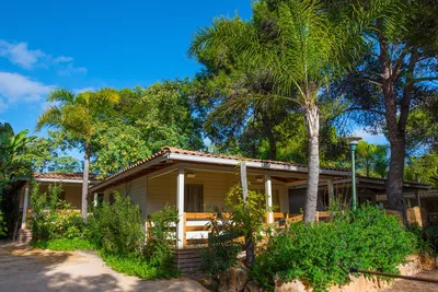 Camping Playa Barà  Park Playa Barà  - Mobilheim mit Terrasse auf dem Campingplatz