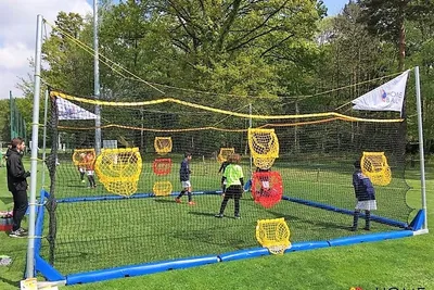 Camping Plein Soleil - Spielende Gäaste auf dem Campingplatz