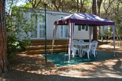 Camping Principina  - Mobilheim mit Veranda auf dem Campingplatz